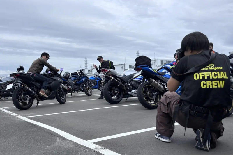 オーナーのプロフィール, 車両を購入した理由は？ , 愛車の良い点・イマイチな点, ライディングポジション・走行フィーリングは？, お気に入りのポイント, 愛車を見た周囲の反応は？, このバイクを購入しようとしているライダーに一言, 次に乗り替えるとしたらどんなバイク？, あなたの愛車をモトメガネで紹介しませんか？