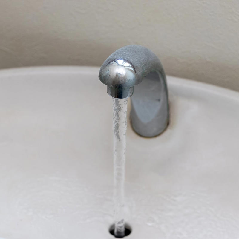 1．クエン酸スプレーを吹きかける, 2．ラップで湿布する, 3．スポンジでこする, 4．水拭きで仕上げる