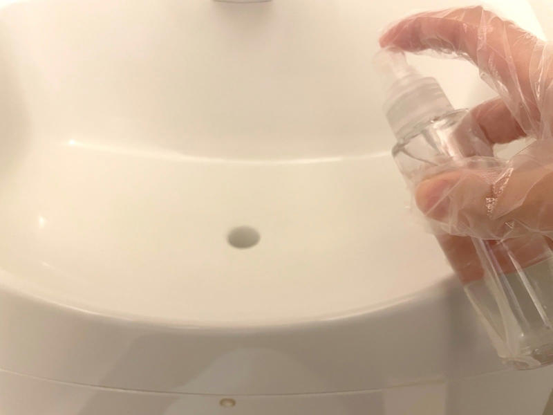 1．クエン酸スプレーを吹きかける, 2．ラップで湿布する, 3．スポンジでこする, 4．水拭きで仕上げる