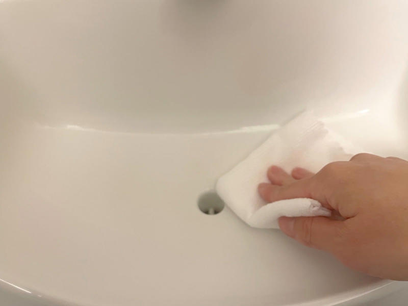 1．クエン酸スプレーを吹きかける, 2．ラップで湿布する, 3．スポンジでこする, 4．水拭きで仕上げる
