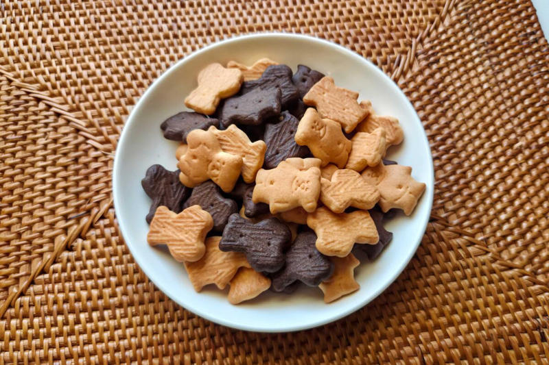 ■世界のお菓子「スペキュロス」, ■「ムジラー」からも高い支持, ■スパイスの香りがたまらない, ■定番の「てんさい糖ビスケット」