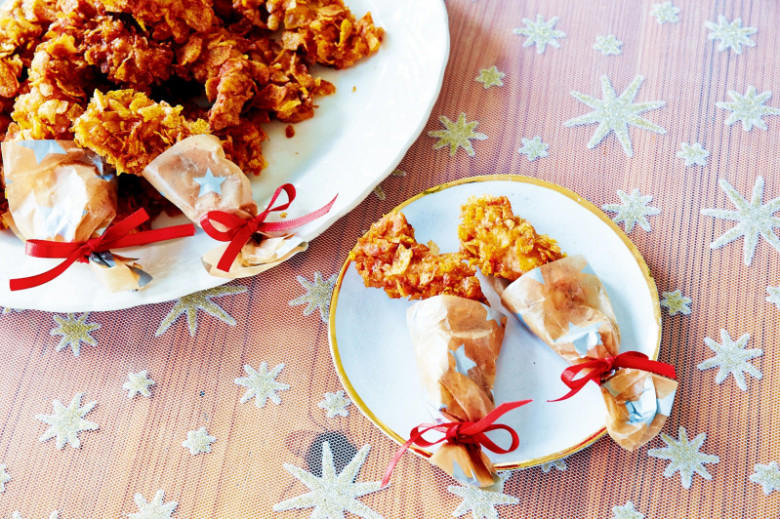 ・赤白緑のクリスマスカラーを取り入れる, ・クリスマスを連想する形に盛りつける, ・アイスのようなポテトサラダ, ・赤いマリネサラダ, ・クリスピーチキン, ・ローストビーフサンド, ・豚肩ロース・メレンゲ包み, ・子どもも好きな食材で作るちらし寿司