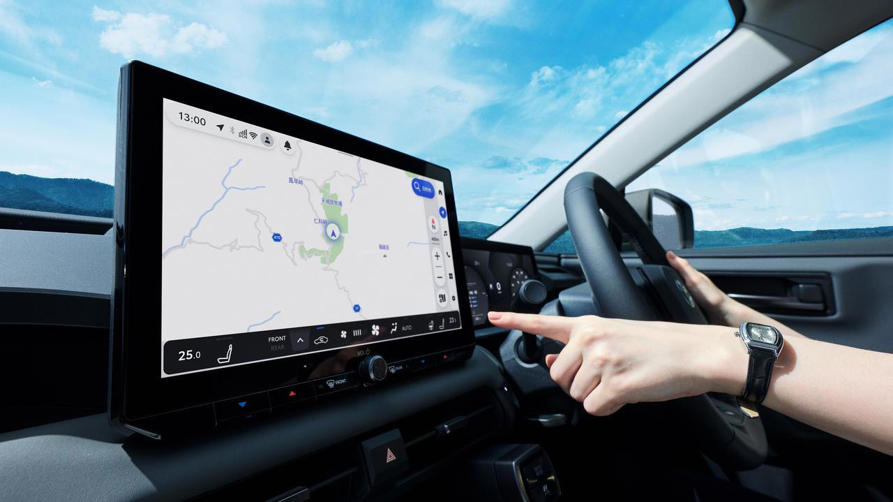 SUV戦国時代のいま、新型RAV4が選んだ大胆な方向転換, 「外で使うSUV」であることを視覚的に訴え, 電動化×知能化が変えたのは「性能」ではなく「体験の質」, 「高いSUV」ではない。SUVの基準を引き上げる存在だ