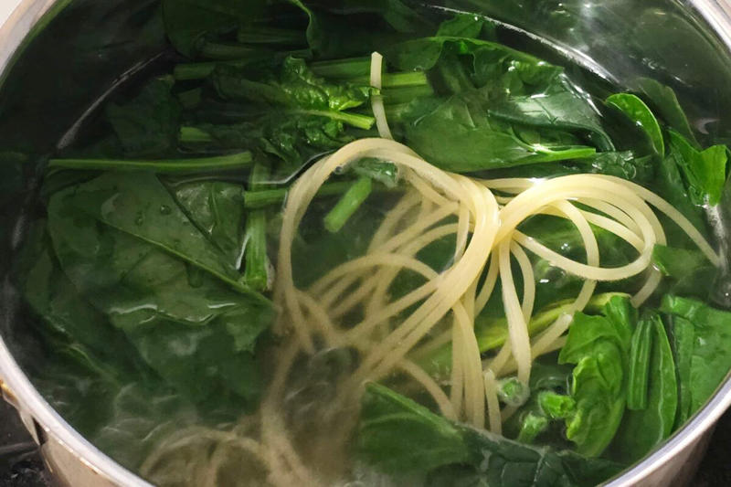 ■「グラタンdeクリームパスタ」の材料, ■パスタとほうれん草を茹でる, ■グラタンとパスタを混ぜる, ■まさに“クリームパスタ”！