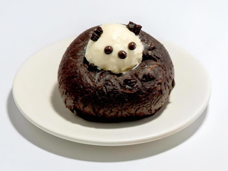 【手土産】かわいすぎて配れない！？ 上野限定「パンダスイーツ」, フリアンズギャラリー「PANDA #pf8」 （8個入 1,680円）, ドーナツもり「パンダドーナツ」 （1個 529円）, ア・ラ・カンパーニュ「タルト・マルブレ」（1個 918円）, 【駅弁】旅の始まりはこれで決まり。冬の「ごちそう弁当」, 寿司 佐渡弁慶「握り9貫セット『弁慶』」（1,545円）, 浅草今半「黒毛和牛 エキュート上野限定牛肉重」（1,944円）, 塚田農場 OBENTO&amp;DELI「岩手県大船渡漁港 目利きが選んだ天然真鯛の極上鯛めし幕ノ内」（1,390円）, 【イートイン】移動の合間に「サクッと本格派」グルメ, 立喰寿司 佐渡弁慶, 買い物だけでもOK！「入場券ポイントバック」がお得