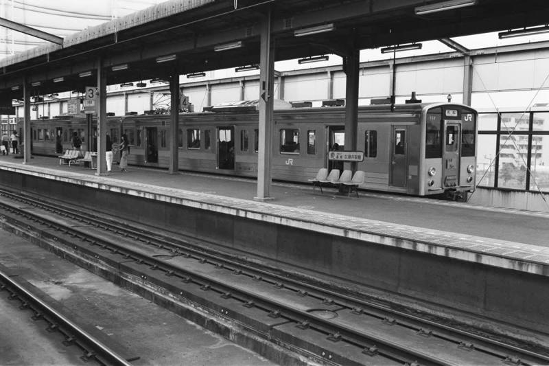 瀬戸内海の絶景を車窓から楽しむ瀬戸大橋線（本四備讃線／JR西日本・JR四国）, 瀬戸大橋線の歴史, ギネス世界記録に認定された瀬戸大橋を渡る, 宇高連絡船と同時に開業した宇野線, 瀬戸大橋線の車両, アンパンマン列車も人気の特急＆トロッコ列車, 2階建てグリーン車で眺望抜群 快速〔マリンライナー〕, 瀬戸大橋線の見どころ, 新幹線に対応した独特の車窓風景に, 方面別に分岐する宇多津駅デルタ線, 瀬戸大橋線（本四備讃線／JR西日本・JR四国）データ