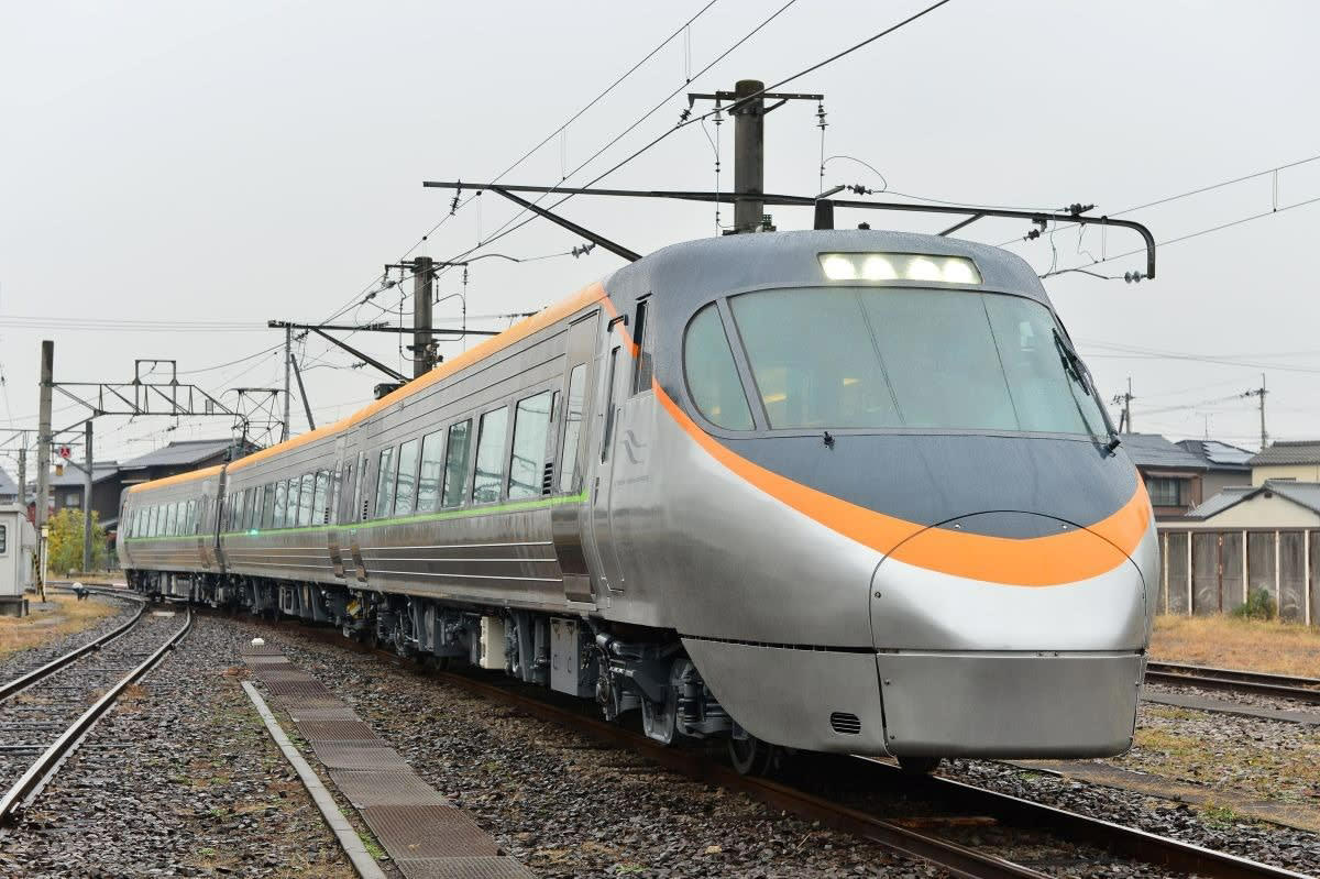 瀬戸内海の絶景を車窓から楽しむ瀬戸大橋線（本四備讃線／JR西日本・JR四国）, 瀬戸大橋線の歴史, ギネス世界記録に認定された瀬戸大橋を渡る, 宇高連絡船と同時に開業した宇野線, 瀬戸大橋線の車両, アンパンマン列車も人気の特急＆トロッコ列車, 2階建てグリーン車で眺望抜群 快速〔マリンライナー〕, 瀬戸大橋線の見どころ, 新幹線に対応した独特の車窓風景に, 方面別に分岐する宇多津駅デルタ線, 瀬戸大橋線（本四備讃線／JR西日本・JR四国）データ
