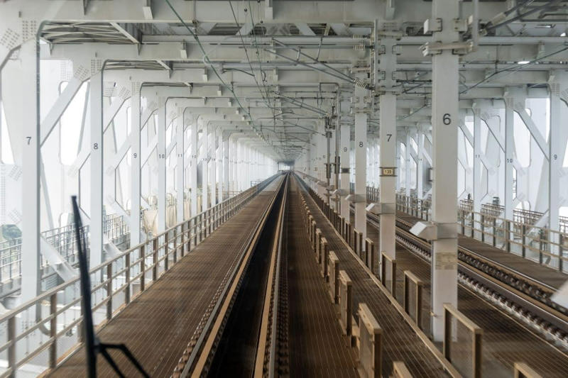 瀬戸内海の絶景を車窓から楽しむ瀬戸大橋線（本四備讃線／JR西日本・JR四国）, 瀬戸大橋線の歴史, ギネス世界記録に認定された瀬戸大橋を渡る, 宇高連絡船と同時に開業した宇野線, 瀬戸大橋線の車両, アンパンマン列車も人気の特急＆トロッコ列車, 2階建てグリーン車で眺望抜群 快速〔マリンライナー〕, 瀬戸大橋線の見どころ, 新幹線に対応した独特の車窓風景に, 方面別に分岐する宇多津駅デルタ線, 瀬戸大橋線（本四備讃線／JR西日本・JR四国）データ