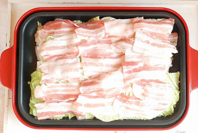 簡単あったかおかずを作るのにかかる時間, 簡単あったかおかずのカロリー, ホットプレートで蒸すだけ！豚バラと白菜の重ね蒸し, 豚バラと白菜の重ね蒸しの材料（2人分）, 豚バラと白菜の重ね蒸しの作り方, 体の芯まで温まる！玉ねぎと卵の生姜煮, 玉ねぎと卵の生姜煮の材料（2人分）, 玉ねぎと卵の生姜煮の作り方, トースターにお任せ！餅の明太クリームグラタン, 餅の明太クリームグラタンの材料（1人分）, 餅の明太クリームグラタンの作り方