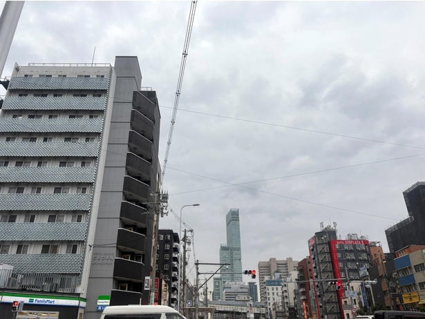 下町の雰囲気を色濃く残す街並み, 遊び心満載の店内とスタッフの笑顔に心がほどける, 驚くほど柔らかな“西成ホルモン”に感動！, 一人でも子どもでも、老若男女大歓迎！