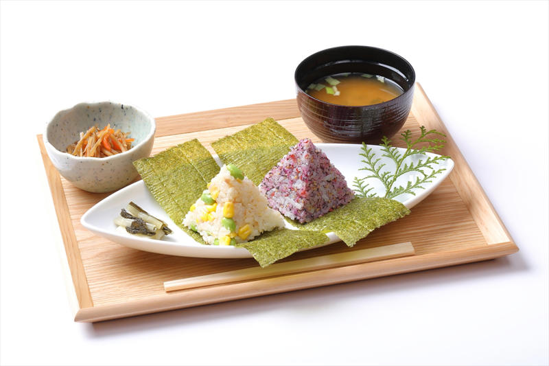 空をテーマにした新名物「天空むすび」, 山頂で味わう「天空むすびセット」, 見た目も楽しい新ドリンクにも注目, 元日から3日間限定のオープニング特典も, 山頂の景色と調和する、明るく開放的な空間へ, SUSABINOキッチン・SUSABINOテラスへのアクセス