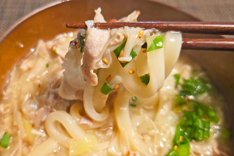 ■「旨塩ねぎ豚スープ」の材料, ■炒めて煮て、とろみをつけて完成, ■栄養満点でうどんとも相性抜群, 【動画】旨塩ねぎ豚スープ
