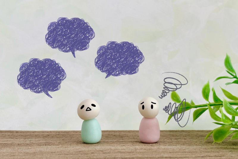 悪気なく発した冗談が周囲を深く傷つけているかも…, 絶対に言ってはいけない『冗談』５選, 1.容姿に関する言葉, 2.生死に関わる言葉, 3.人格を否定する言葉, 4.生まれ持ったものへの差別的な言葉, 5.存在を否定する言葉, どんな冗談なら周囲を和ませられるの？, 誰も傷つけない場を和ませるような冗談を