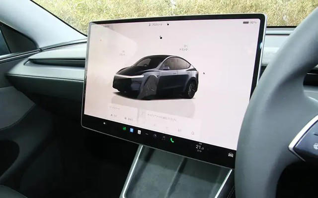 世界で最も売れた電気自動車 テスラ モデルY, モデルYはマイナーチェンジでまったく異なる外観デザインに変更, シフトレバーさえ無くした斬新インテリア, 新型モデルYはタッチスクリーンの操作性に賛否両論！？, 装備充実、快適性もアップしたマイナーチェンジ, 新型モデルYは静粛性が大幅に向上！, 大トルクでドーン！と加速するロングレンジAWD, 重いのに軽快なハンドリング。新型モデルYは乗り心地もより快適に！, アジア勢に負けない神コスパBEVがモデルY, テスラ モデルYの新車価格, テスラ モデルY のスペック（航続距離、サイズなど）