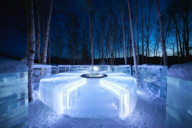「氷のホテル」とは？, トマムだからこそ実現する「継ぎ目のない一枚氷」の神秘と技術, 氷のホテルの見どころ, 「氷のホテル」概要, 冬だけ現れる氷と雪の街「アイスヴィレッジ」, 星野リゾート トマムについて, 「リゾナーレ」とは