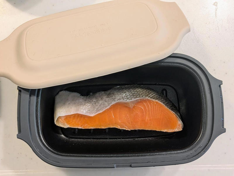 レンチンで煮込み料理までつくれちゃうとは！, レンジでカンタン！「具だくさんミネストローネ」をつくったよ, 野菜の甘みがたっぷりの、ミネストローネが完成！, もちろん「焼き魚」だってつくれます！, 1人分のご飯も10分で炊ける！