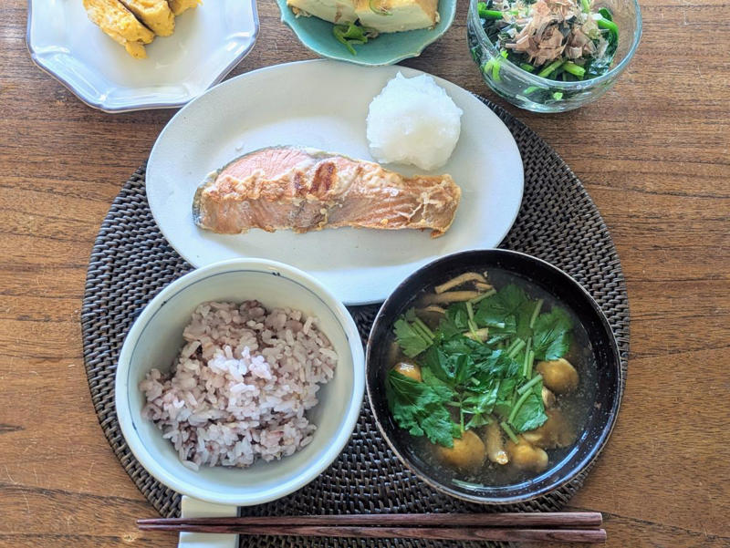レンチンで煮込み料理までつくれちゃうとは！, レンジでカンタン！「具だくさんミネストローネ」をつくったよ, 野菜の甘みがたっぷりの、ミネストローネが完成！, もちろん「焼き魚」だってつくれます！, 1人分のご飯も10分で炊ける！