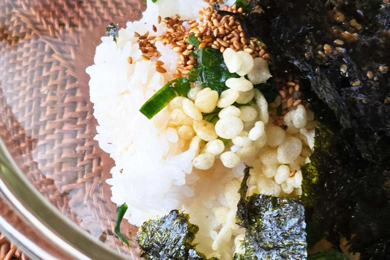 ■「韓国風 旨だれまぜおにぎり」の材料, ■材料を一気に混ぜて握るだけ, ■期待を裏切らない激ウマおにぎり, 【動画】韓国風 旨だれまぜおにぎり