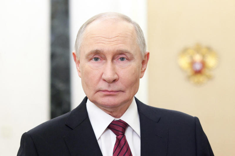 プーチン大統領が直々に指示した元スパイの暗殺, ロシアとも諜報機関とも無関係, 香水瓶に隠されたノビチョク, ロシアの元情報将校とその娘を狙った暗殺未遂事件, 「裏切り者の始末」はロシア政府上層部の指令, 香水瓶がもたらした悲劇, 「意図されたものではないが、暗殺未遂事件の直接的な結果」, プーチン大統領の責任を認定, ロシア連邦軍参謀本部情報総局（GRU）, 英国当局にも責任の一端, スタージェス氏の遺族, 英国当局の判断は不合理とまでは言えない, スターマー政権の反応, GRUと関係者に対する制裁, 駐英ロシア大使召喚, クレムリンの反応, 英国領内で繰り返されるロシア元スパイの暗殺, 欧州安全保障への影響, 遺族に残された深い傷跡
