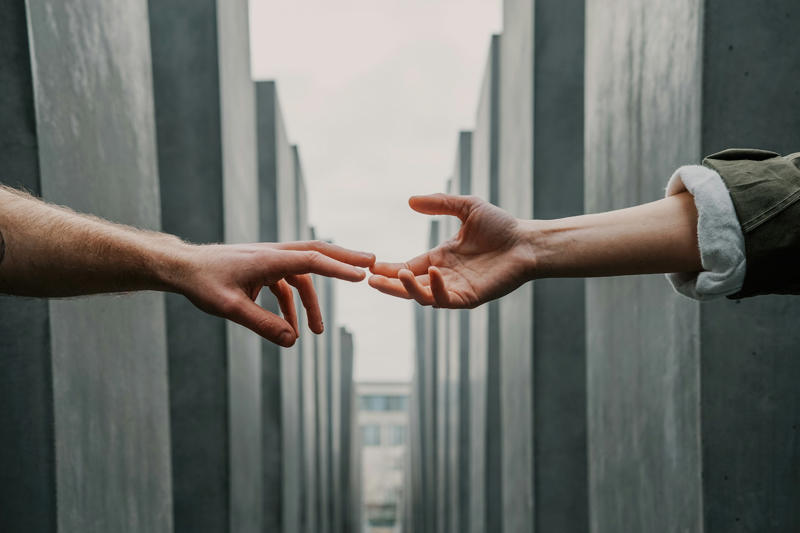 5 things men look for in a partner and 5 things they fear, Authenticity , Solidarity , Kindness , Sharing passions , Lack of confidence , Control , Excessive criticism , Dependence , Lack of communication
