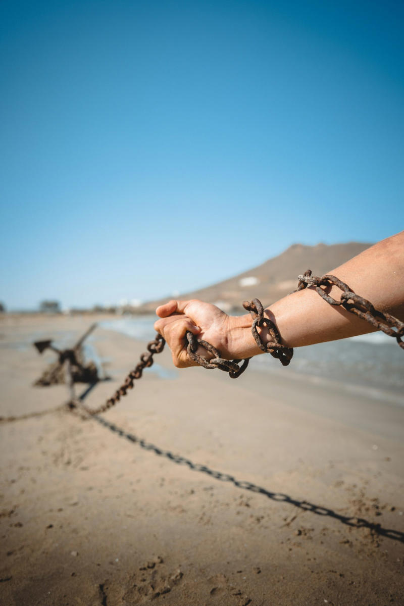 5 things men look for in a partner and 5 things they fear, Authenticity , Solidarity , Kindness , Sharing passions , Lack of confidence , Control , Excessive criticism , Dependence , Lack of communication