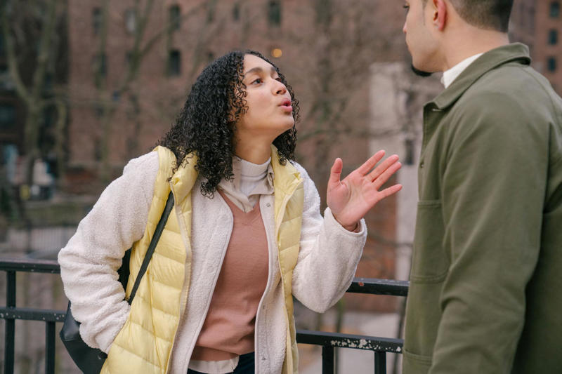 5 things men look for in a partner and 5 things they fear, Authenticity , Solidarity , Kindness , Sharing passions , Lack of confidence , Control , Excessive criticism , Dependence , Lack of communication