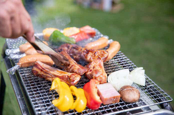 どの肉を選ぶ？牛、豚、鶏の特徴とおすすめ, 火の通りにくい野菜の切り方と焼き方, 串焼きバーベキューはコツがいる！？, アルミホイルをフル活用しよう, 肉料理の人気レシピランキング, 野菜の人気レシピトップ5, 魚介の人気レシピトップ5, ホイル焼きの人気レシピトップ5, パンの人気レシピトップ5, ご飯・麺の人気レシピトップ5, デザートの人気レシピトップ5, 豚しゃぶと水菜の塩昆布和え, 【前日】下準備が8割！, 【当日】炭火の着火と管理, 【当日】料理のタイミングと配置, 【撤収】火消し壺を使用して安全にあとかたづけ, バーベキューコンロ・バーベキューグリル, ダッチオーブン・ホットサンドメーカー