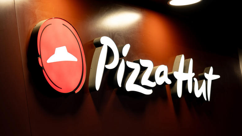 Red Lobster, Pizza Hut, Applebee's, Outback Steakhouse, Olive Garden, Cracker Barrel, Starbucks