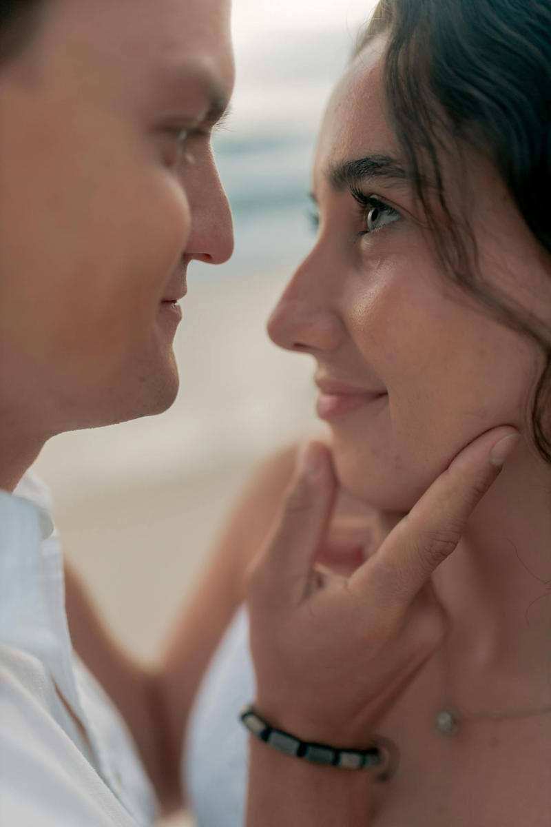 5 things men look for in a partner and 5 things they fear, Authenticity , Solidarity , Kindness , Sharing passions , Lack of confidence , Control , Excessive criticism , Dependence , Lack of communication