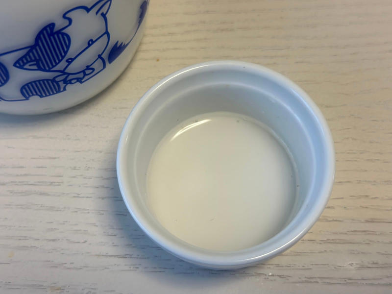 “とろみ”をつけて食感アップ！, 秘密は、水溶きかたくり粉と牛乳, 1.小鍋に水と粉末カップスープを入れる, 2.火を止めて、水溶きかたくり粉を入れる, 3.牛乳を入れたら完成です, 水溶きかたくり粉と牛乳でとろ〜りおいしくなる