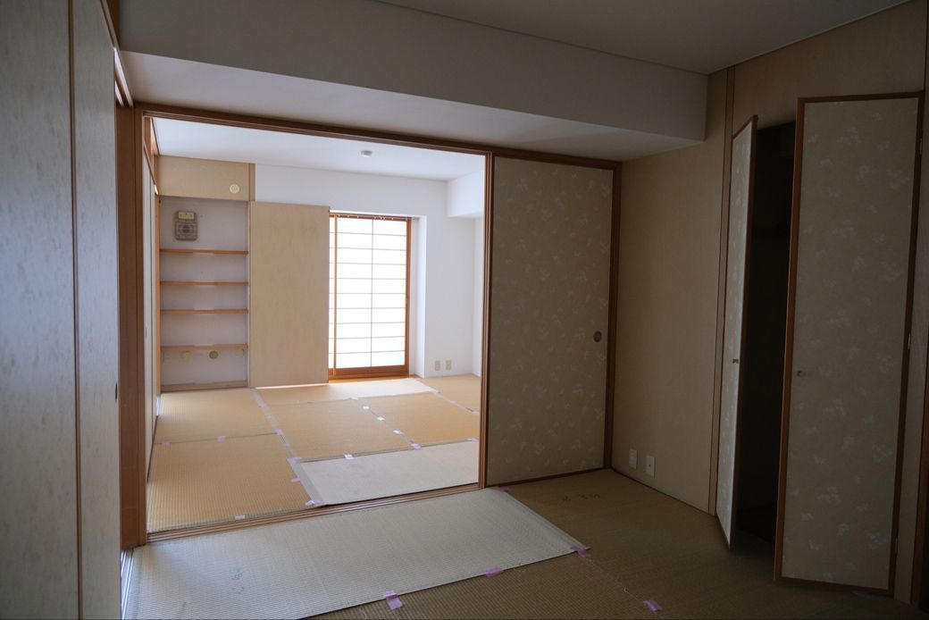 個性的な住棟に水路が走る「フシギなまち」, 30年前、農地に誕生したニュータウン, どこに「オリンピック村」をつくるのか？, 設計者はなんと28名「異例の体制」, 複雑な調整を経て生まれた「新しいまち」, ニュータウンも住戸も「バリアフリー」, ベランダも広々とした、気持ちのいい団地