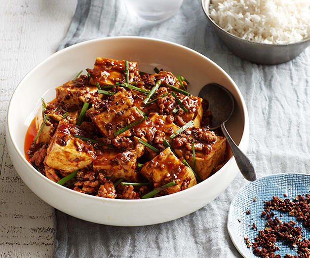 Chilli con carne , Dainty Sichuan’s ma po doufu , Stir-fried beef with red chilli and egg , Baked beef manti with garlic yoghurt and spiced honey butter , Italian sloppy Joes , Fast chilli con carne , Classic cheeseburger , Neil Perry’s spaghetti Bolognese , Matt Breen’s Mum’s lasagne , Paulette Whitney’s Mum’s silverbeet rolls , Bourke Street Bakery’s guide to making the perfect meat pie , Beef burger with blue cheddar and dill pickles , Lemongrass beef with rice noodles , Turkish flatbread with beef and yoghurt , Beef taco rice , Mince beef FAQs