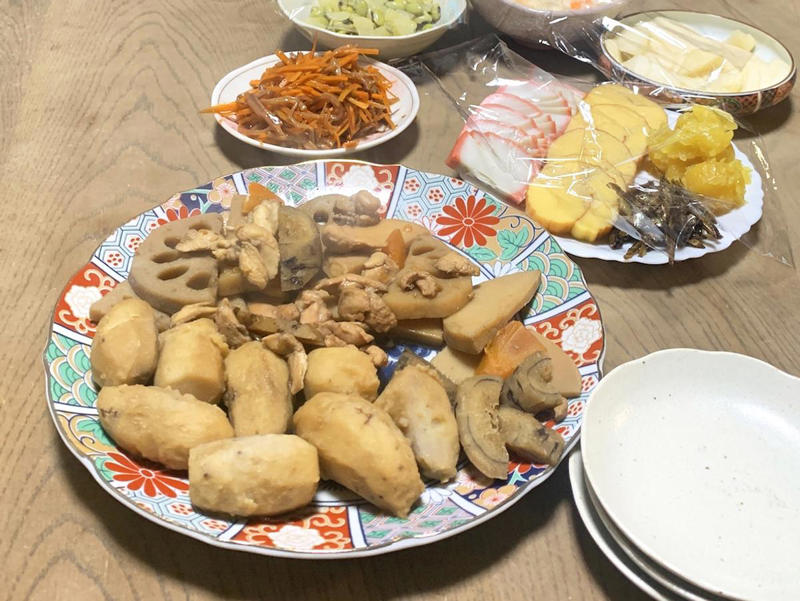 “お肉だらけ”のおせちの、隠れた逸品（タツキ）, お正月だけのご褒美、干し柿バター（カナザワ）, 好きなものだけ詰め込んだおせち（タナカ）, お正月仕様のババロア（UCO）, ピリ辛であと引くおいしさ（カラト）, 祖父がよくつくってくれた、思い出の味（ちゃなまる）