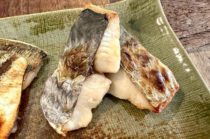 冬カワハギといえば“肝和え”, 寒ヒラメは刺身が段違い, 脂が乗る冬は刺身と照り焼きが双璧, 炙りが鉄板だけど、ぬか漬けもおすすめ, しゃぶしゃぶで旨味を引き出す, 冬タチは炙りがベストアンサー