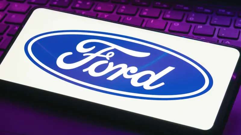 Ford recalls 83,000 vehicles over safety risks this March, Explorer headlights bend wrong way due to software glitch, Engine valve defect spans nine Ford and Lincoln models, Dynamic headlights improve visibility but can create glare, EGR valve issues may suddenly reduce vehicle power, Recall notifications mailed to owners starting March 16, Over-the-air updates simplify headlight software fixes, Popular Ford SUVs and trucks are affected by recalls, No accidents reported yet but risks remain significant, Early March recalls affect over 2 million additional vehicles, Federal regulators track all vehicle safety recalls closely