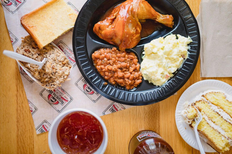 Caffe REL, Roy’s Grille, Fat Tiger Korean BBQ & More, B.E. Scott’s BBQ, Bates House of Turkey, Caro-Mi Dining Room, Hawk’s Crawfish Restaurant, Whistle Stop Café, Sid’s Diner, Skylight Inn, Mrs. Mac’s Kitchen, The Shoals Shack, The Loveless Cafe, Sebastian’s Roadside Restaurant