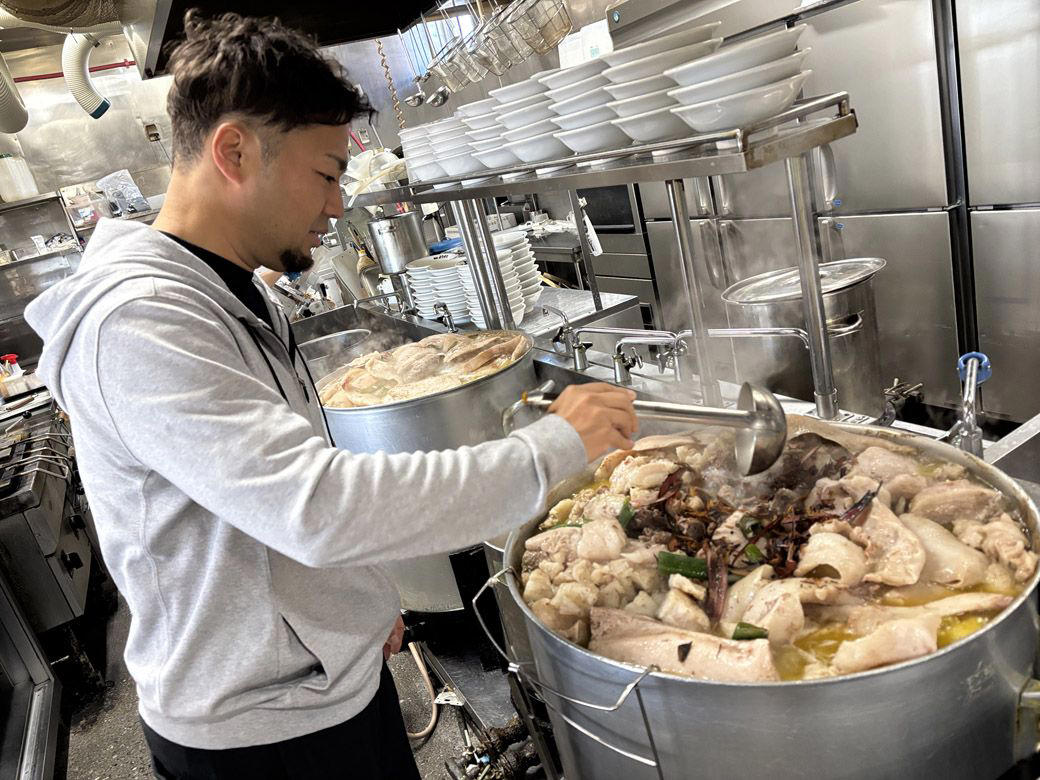 和食業界で20年腕を磨き、ラーメンの道へ, 「佐野ラーメン予備校」で芽生えた“使命”, 「日本ご当地ラーメン総選挙」連敗を受けて…, 「県外から食べに来てもらう流れを」同志の想い, “ご当地ラーメン日本一”はゴールでなくスタート