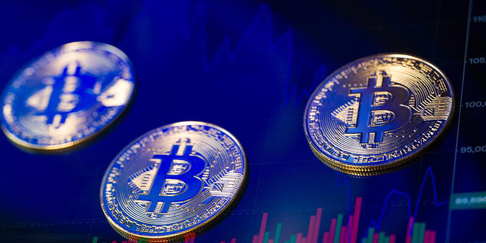 1．魅力的なビットコインの価格, 2．FRBの利下げが予想される, 3．トランプ政権が暗号資産を支持, 4．アメリカ政府の戦略的ビットコイン準備金, 5．401(k)も暗号資産に投資できる可能性, 6．CLARITY法案が成立間近