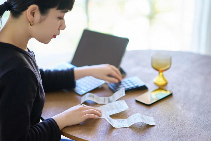 お金に苦労したから「お金持ち」に興味がわいた, 株式投資で損してしまう人とは, 現金を「貯める」だけでは資産価値は減っていく, お金のことばかり考えたくはない