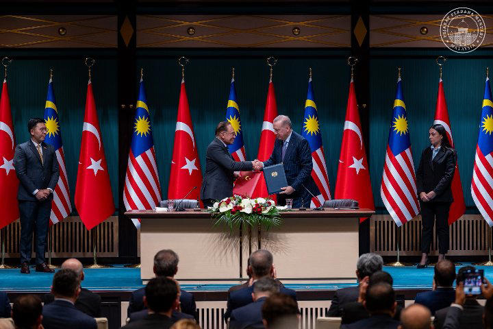 1. Anwar receives the Order of the Republic, 2. Courtesy call from secretary of Turkish Defence Industries, 3. Bilateral trade worth US billion well underway, says Anwar, 4. Malaysia and Türkiye sign seven documents strengthening strategic cooperation, 5. Wreath-laying ceremony at Anıtkabir Mausoleum