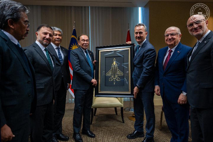 1. Anwar receives the Order of the Republic, 2. Courtesy call from secretary of Turkish Defence Industries, 3. Bilateral trade worth US billion well underway, says Anwar, 4. Malaysia and Türkiye sign seven documents strengthening strategic cooperation, 5. Wreath-laying ceremony at Anıtkabir Mausoleum