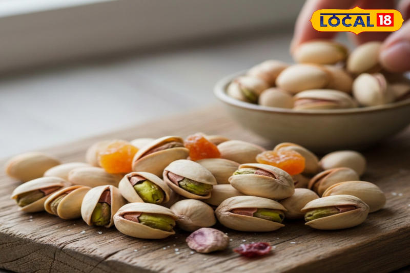 Genuine pistachios have a mildly sweet, slightly nutty taste and feel soft when chewed. They melt easily in the mouth. If pistachios feel unusually hard, rubbery or tough, it could indicate they are old, poor quality or even fake.