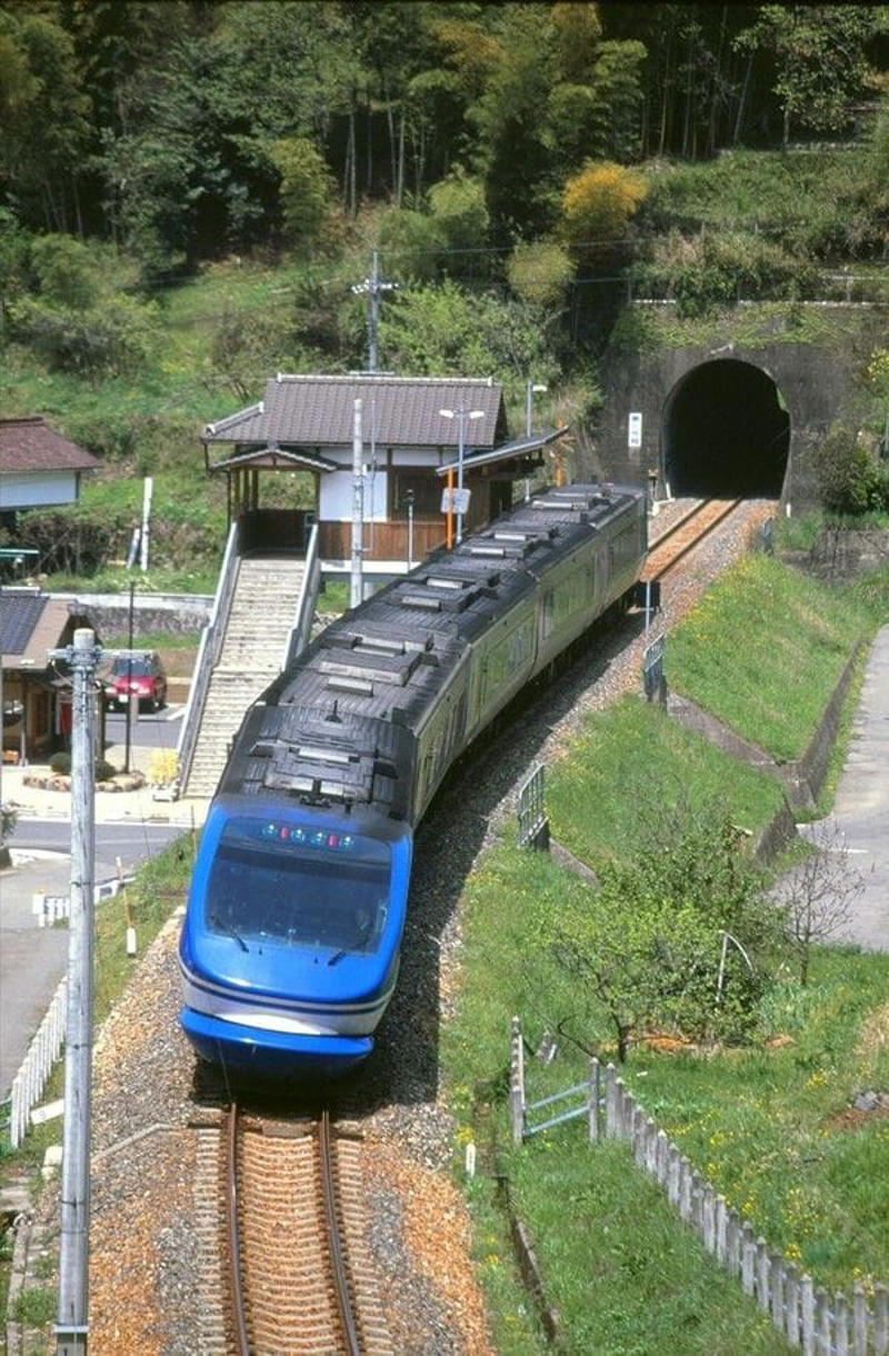全国に誕生した「スーパー」特急, 踊り子やあずさも「スーパー」登場, 北海道の「スーパー」特急たち, 北陸を駆けたスーパー特急, 今も走る「スーパー」な気動車特急, 「スーパー」の名はなかったが…