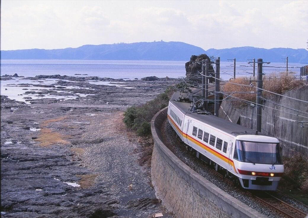 全国に誕生した「スーパー」特急, 踊り子やあずさも「スーパー」登場, 北海道の「スーパー」特急たち, 北陸を駆けたスーパー特急, 今も走る「スーパー」な気動車特急, 「スーパー」の名はなかったが…