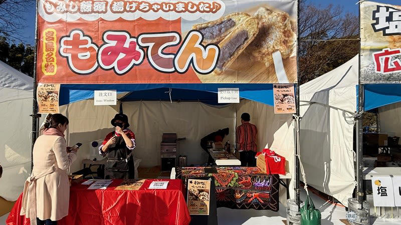「広島ふるさと祭り」はどこで開催している？, 【毎日先着200名】「超巨大牡蠣汁」の無料配布！, お好み焼きや尾道ラーメンなど全12店が揃う「広島グルメ祭」, 日本酒100銘柄を利き酒できる「日本酒利き酒祭」, トークショーやライブなど豪華ステージも開催！