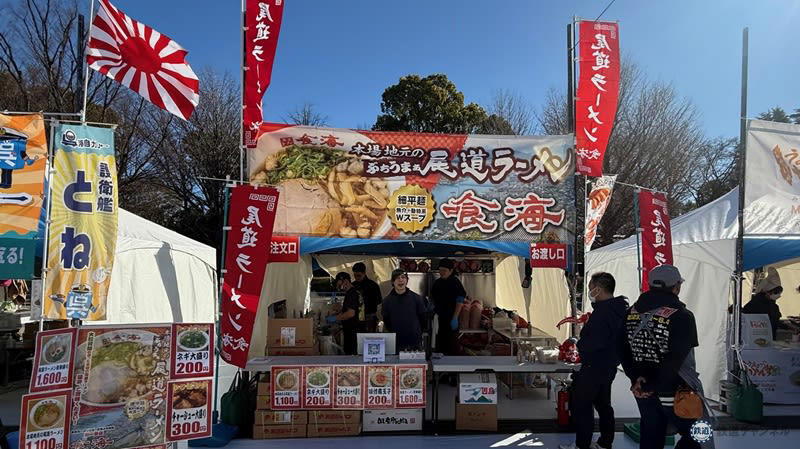 「広島ふるさと祭り」はどこで開催している？, 【毎日先着200名】「超巨大牡蠣汁」の無料配布！, お好み焼きや尾道ラーメンなど全12店が揃う「広島グルメ祭」, 日本酒100銘柄を利き酒できる「日本酒利き酒祭」, トークショーやライブなど豪華ステージも開催！