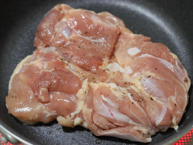 鶏のからしマヨ焼きを作るのにかかる時間, 鶏のからしマヨ焼きのカロリー, 「鶏のからしマヨ焼き」再現レシピ, 鶏のからしマヨ焼きの材料（2人分）, 鶏のからしマヨ焼きの作り方, 簡単アレンジ！「鶏のからしマヨ焼き丼」