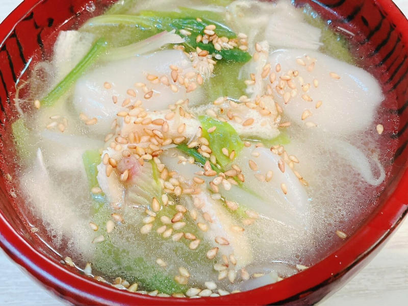 ひとりごはんは「片付けまで簡単」な3品をつくる, 1：さつま揚げ入りのボリューム満点うどん。魚介だしも出る, 2：余ったスープにすいとんを投入。お腹と心を満たす, 3：パンの耳で「即席あんバターサンド」が完成