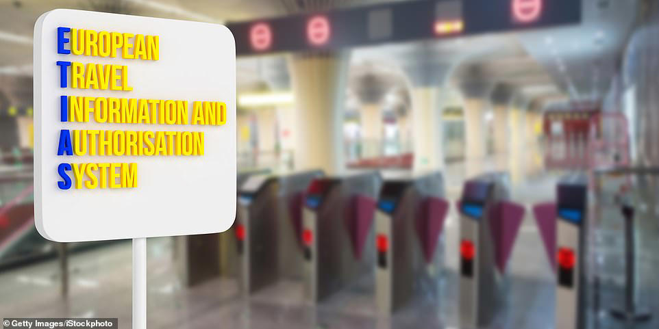 7 changes to flying coming in 2026 for UK travellers Border checks to move to your phone, 7 changes to flying coming in 2026 for UK travellers, The half‑empty flight quietly disappears, More long‑haul flights from smaller cities, but often on narrower aircraft, Cabin baggage becomes the real battleground, not the ticket price, Green flying shows up directly on your ticket, AI quietly decides how your disruption is handled, Non‑average travellers force change but have to fight harder for it, What this means for passengers and how to prepare