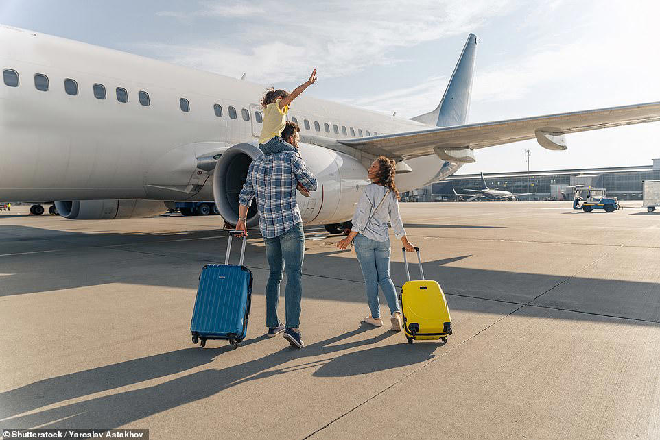 The half‑empty flight quietly disappears Border checks to move to your phone, 7 changes to flying coming in 2026 for UK travellers, The half‑empty flight quietly disappears, More long‑haul flights from smaller cities, but often on narrower aircraft, Cabin baggage becomes the real battleground, not the ticket price, Green flying shows up directly on your ticket, AI quietly decides how your disruption is handled, Non‑average travellers force change but have to fight harder for it, What this means for passengers and how to prepare